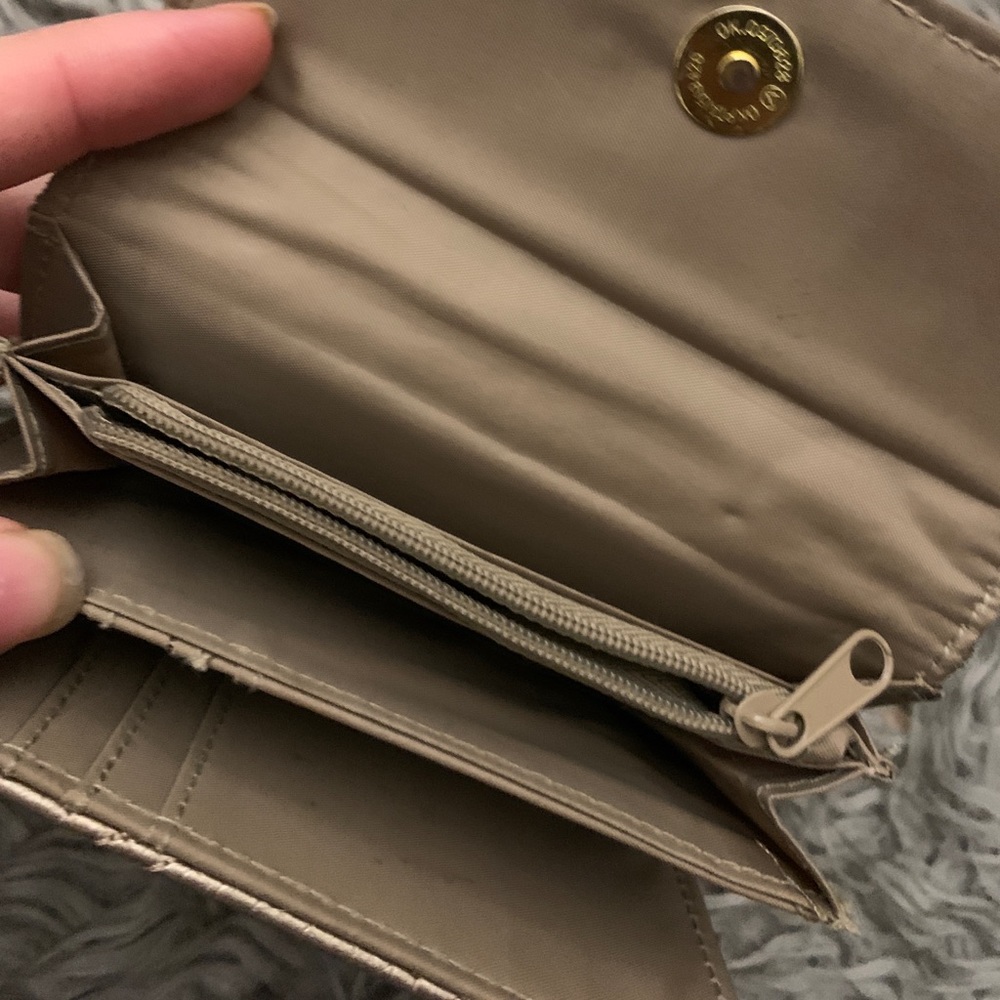 Gold Wallet - Picture 3 of 5
